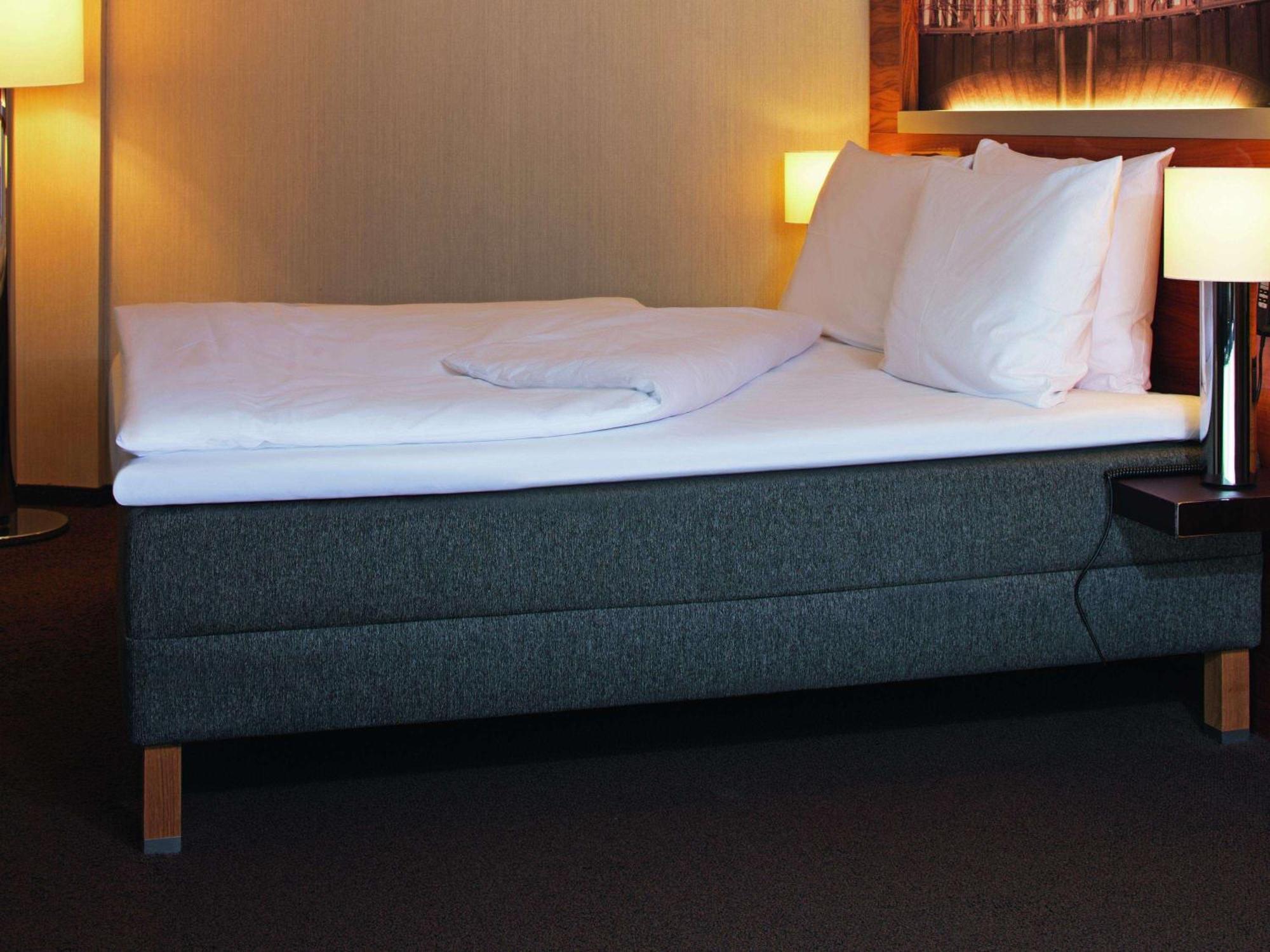 Mövenpick Hotel&Casino Geneva Meyrin Esterno foto