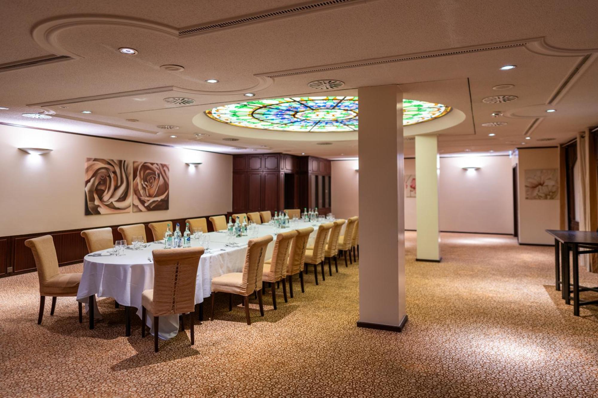 Mövenpick Hotel&Casino Geneva Meyrin Esterno foto