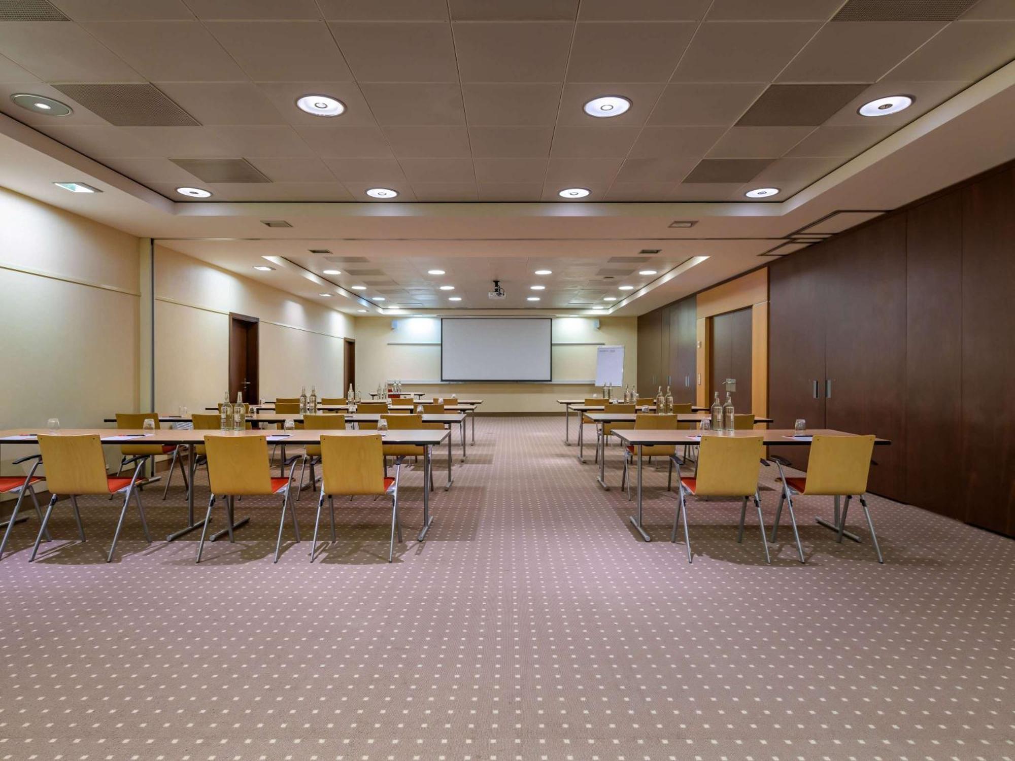 Mövenpick Hotel&Casino Geneva Meyrin Esterno foto