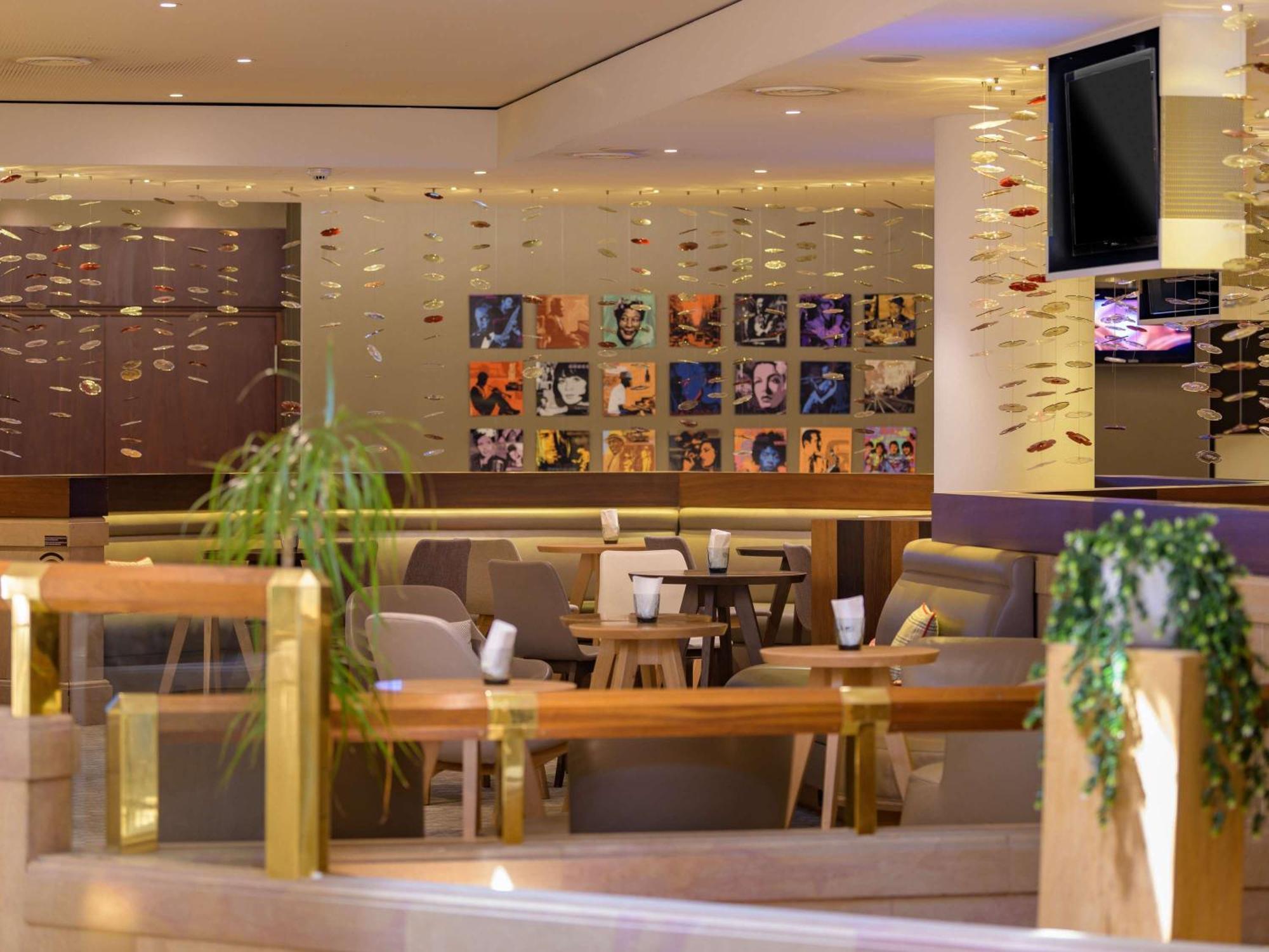 Mövenpick Hotel&Casino Geneva Meyrin Esterno foto