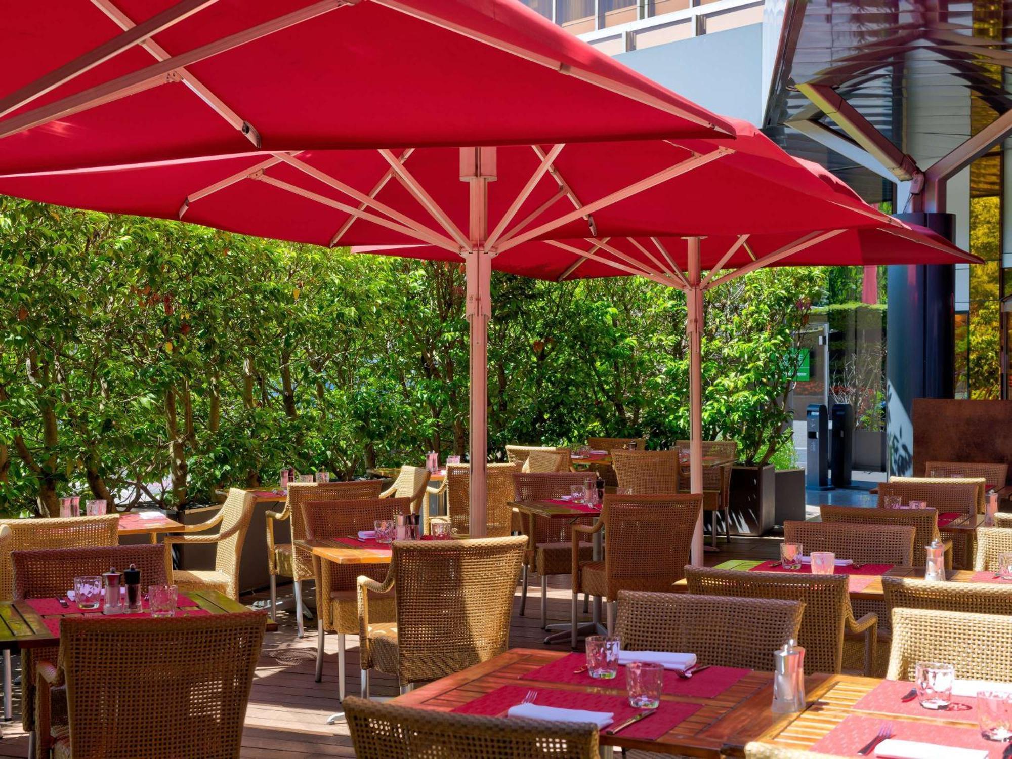 Mövenpick Hotel&Casino Geneva Meyrin Esterno foto