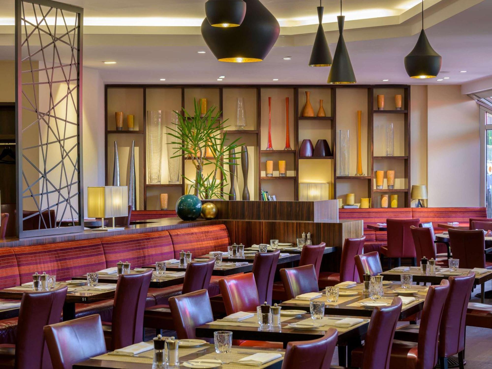 Mövenpick Hotel&Casino Geneva Meyrin Esterno foto