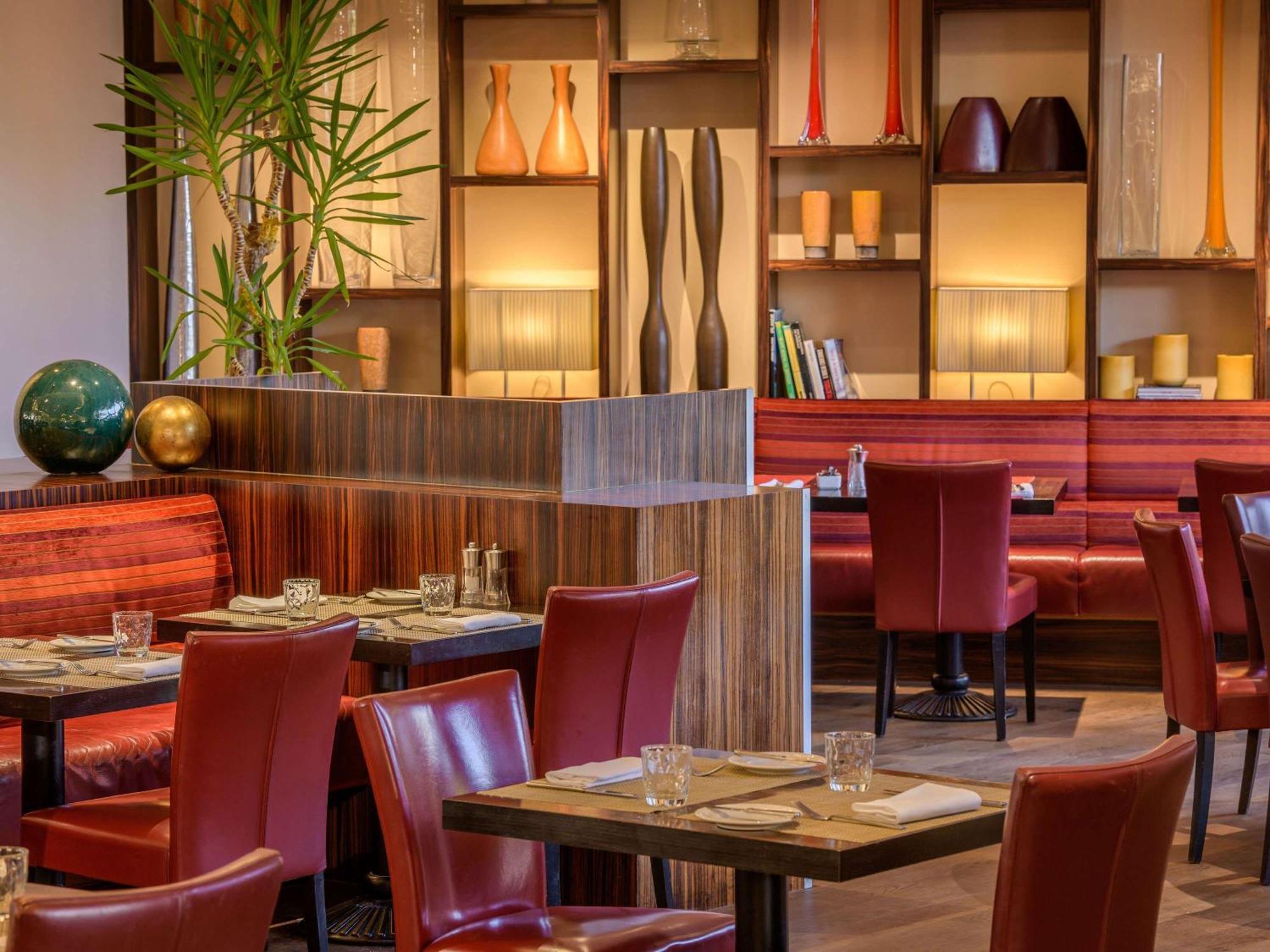 Mövenpick Hotel&Casino Geneva Meyrin Esterno foto