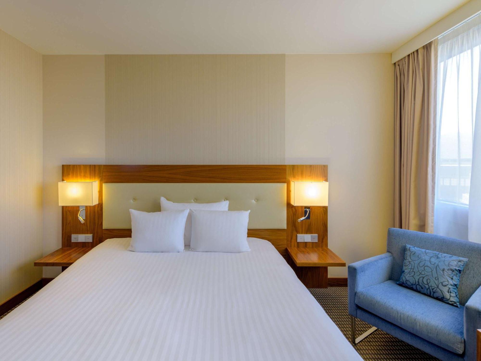 Mövenpick Hotel&Casino Geneva Meyrin Esterno foto