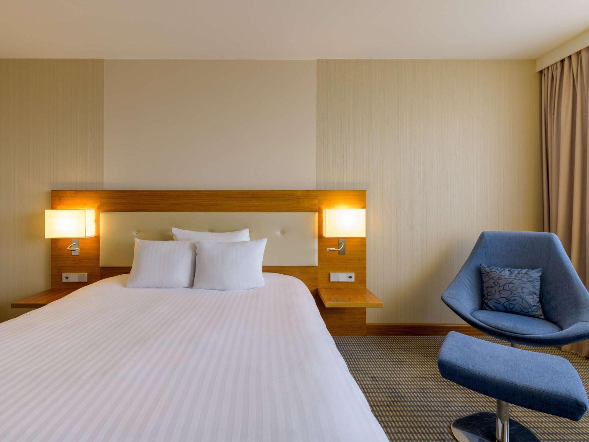 Mövenpick Hotel&Casino Geneva Meyrin Esterno foto