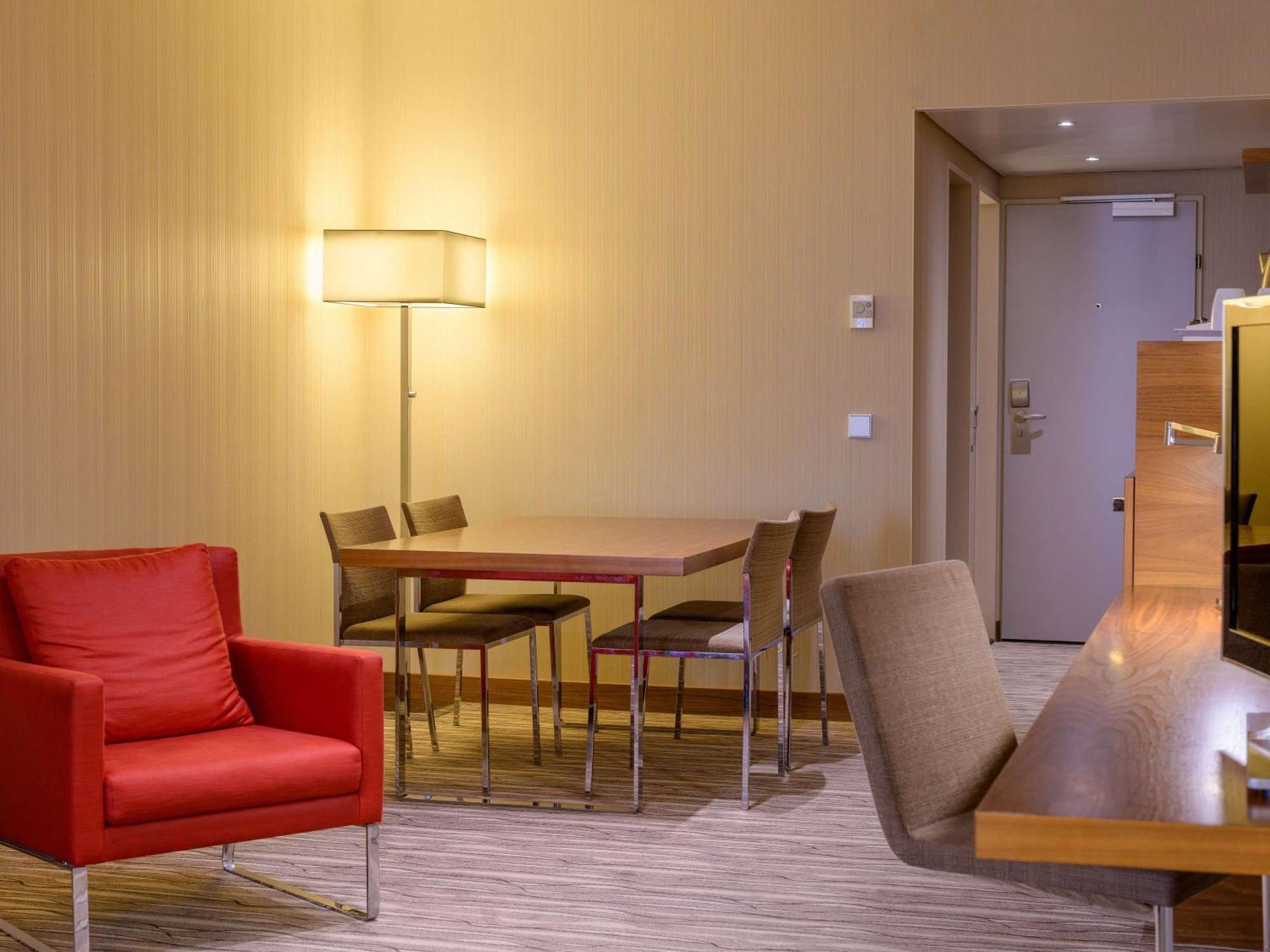 Mövenpick Hotel&Casino Geneva Meyrin Esterno foto