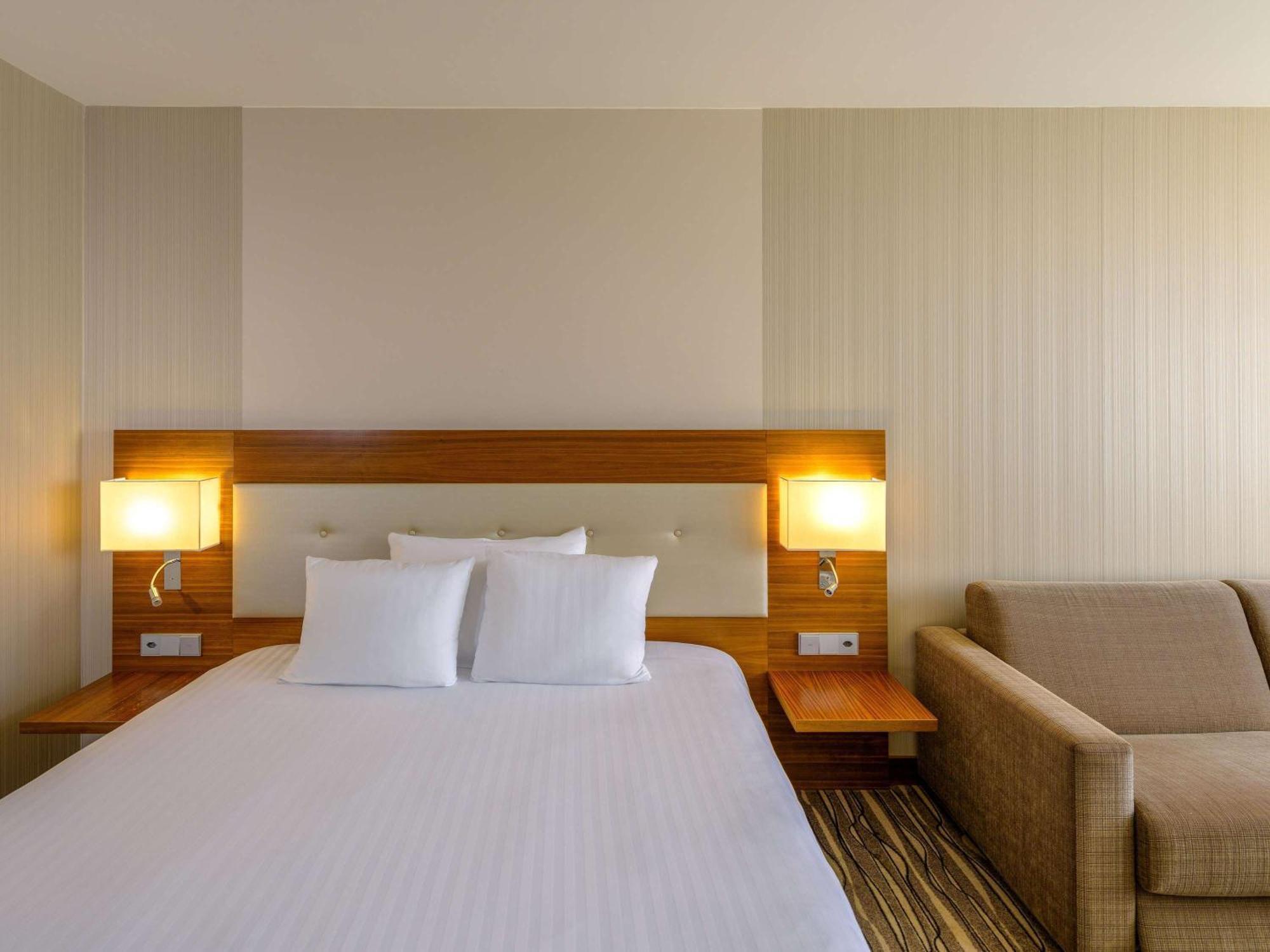 Mövenpick Hotel&Casino Geneva Meyrin Esterno foto