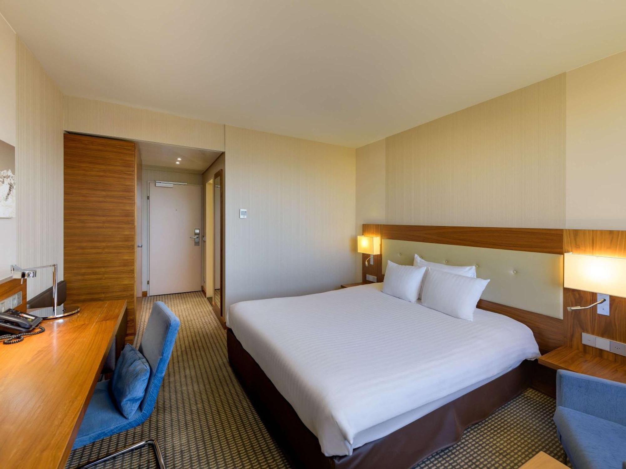 Mövenpick Hotel&Casino Geneva Meyrin Esterno foto