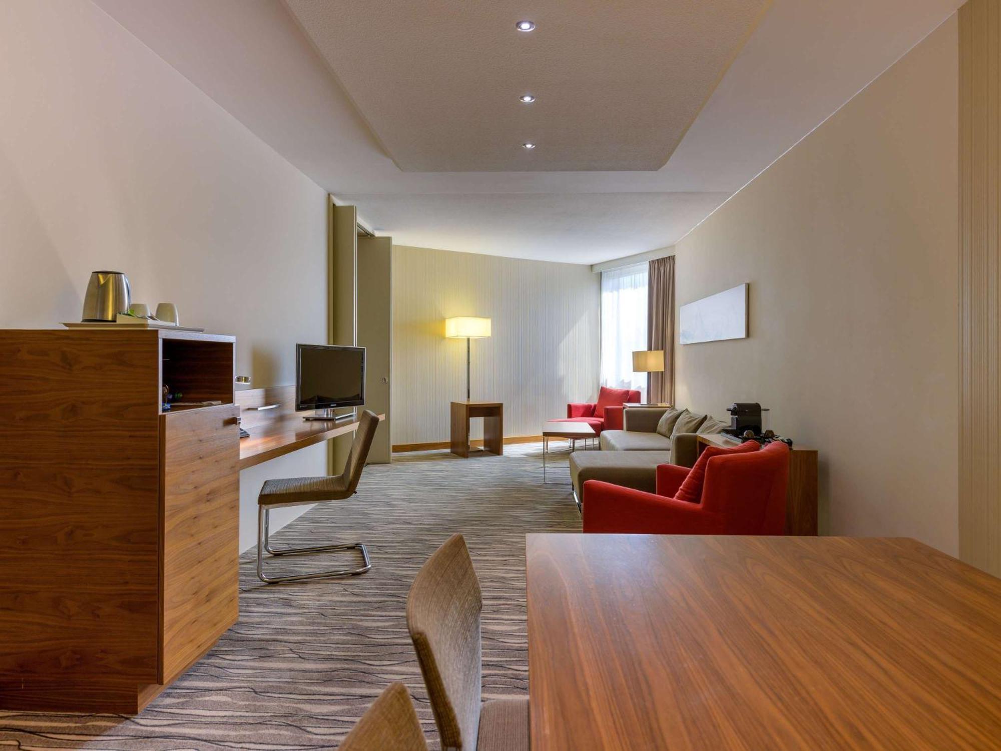 Mövenpick Hotel&Casino Geneva Meyrin Esterno foto