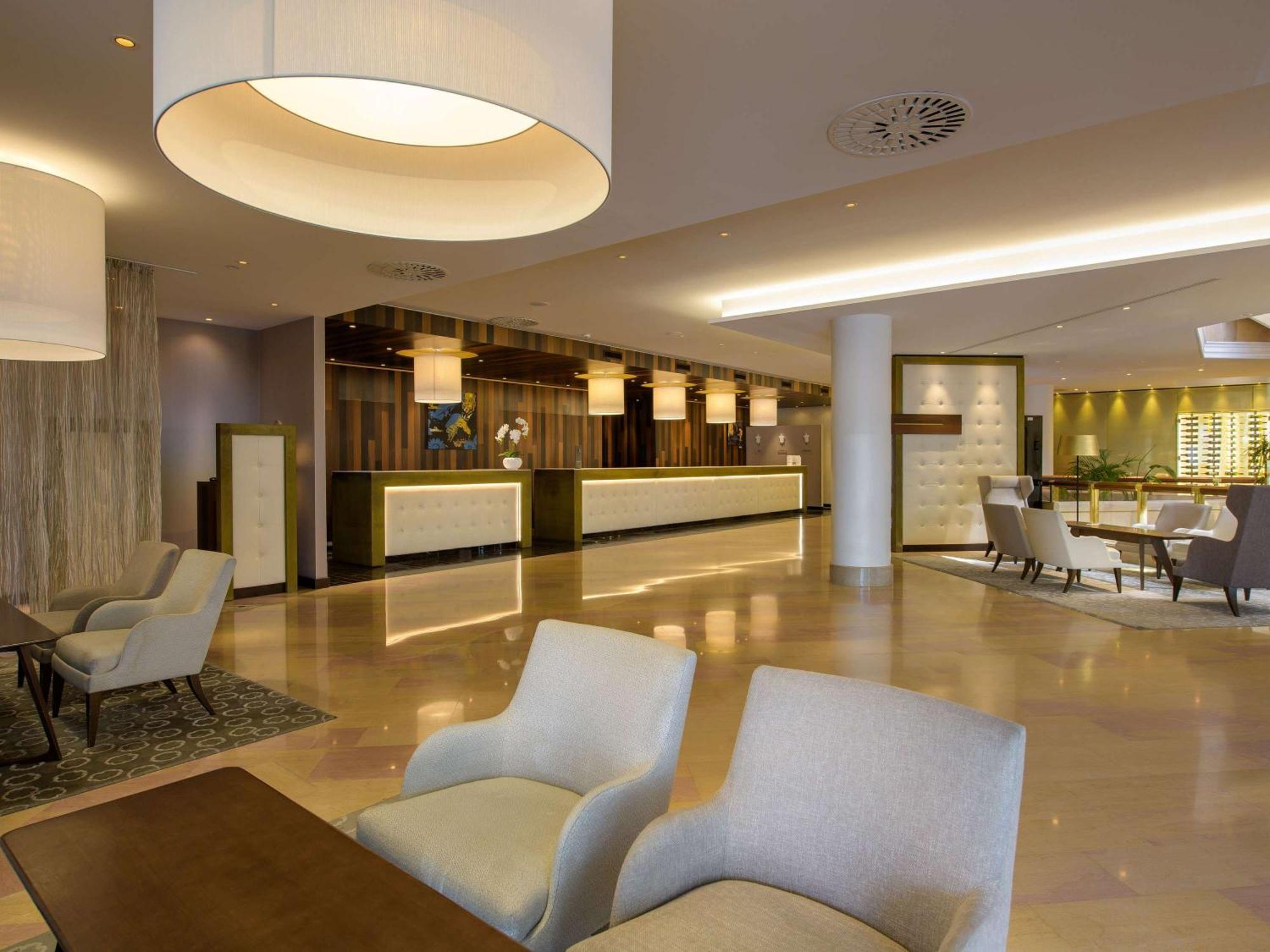 Mövenpick Hotel&Casino Geneva Meyrin Esterno foto