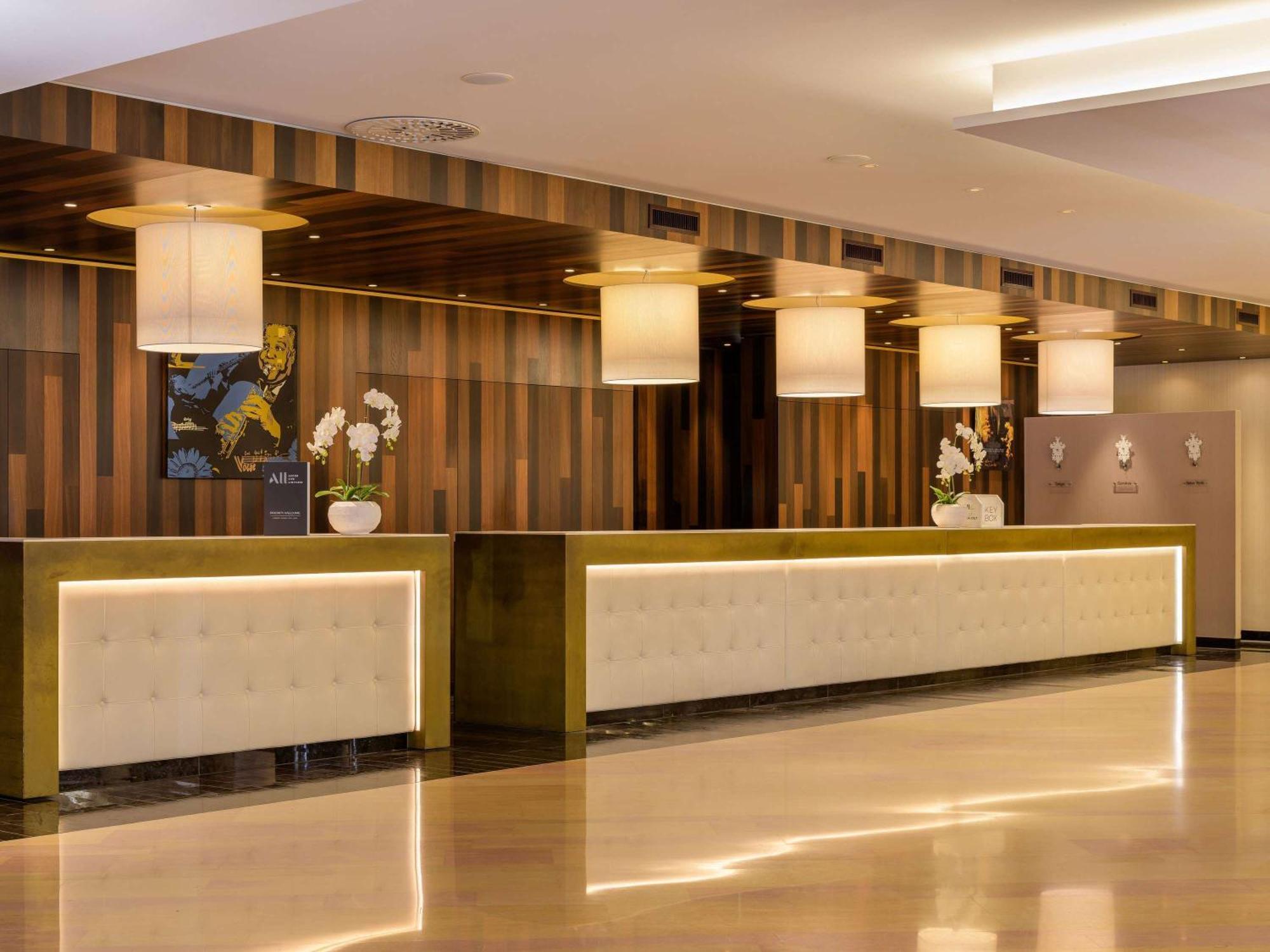 Mövenpick Hotel&Casino Geneva Meyrin Esterno foto