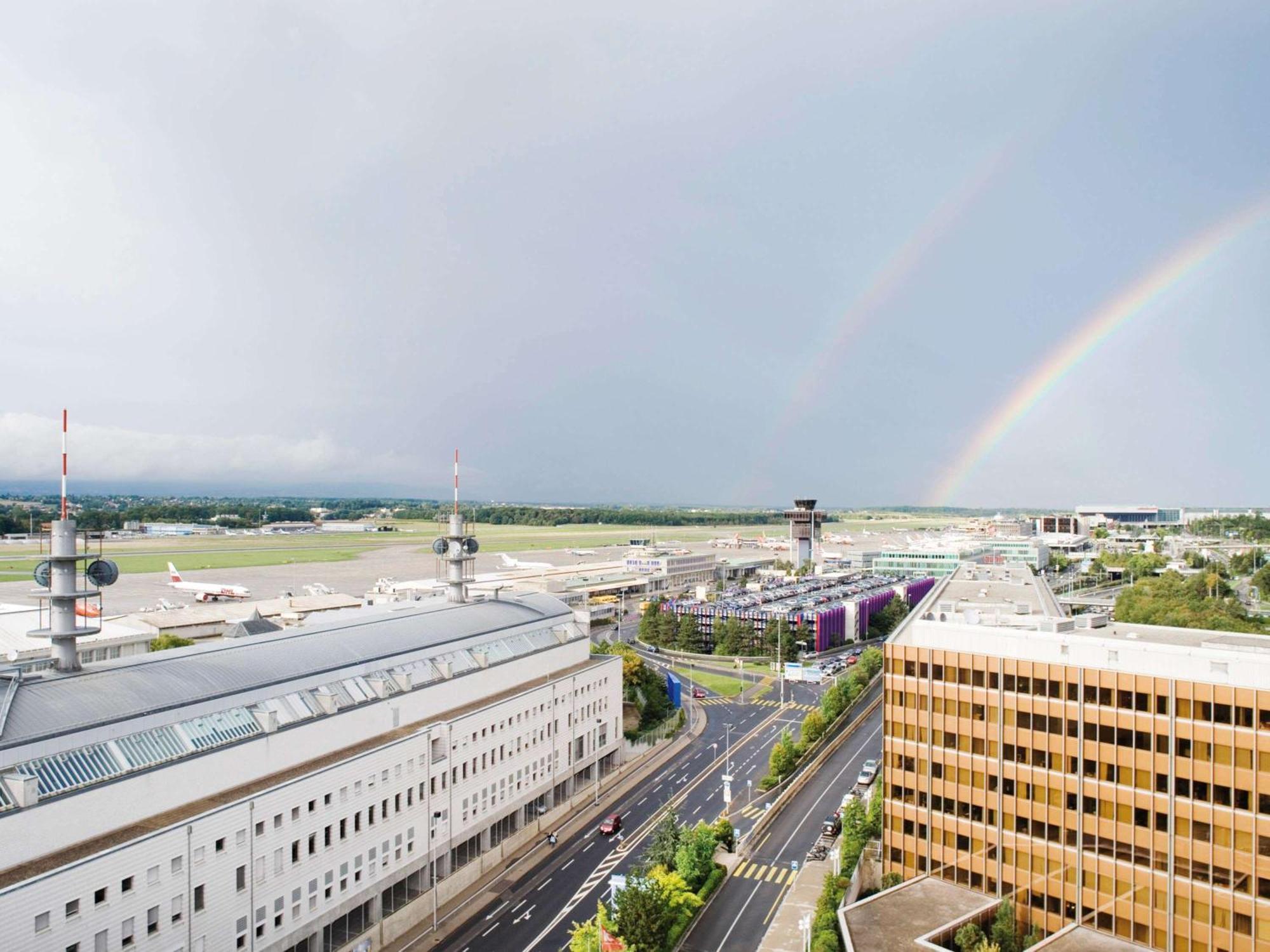 Mövenpick Hotel&Casino Geneva Meyrin Esterno foto