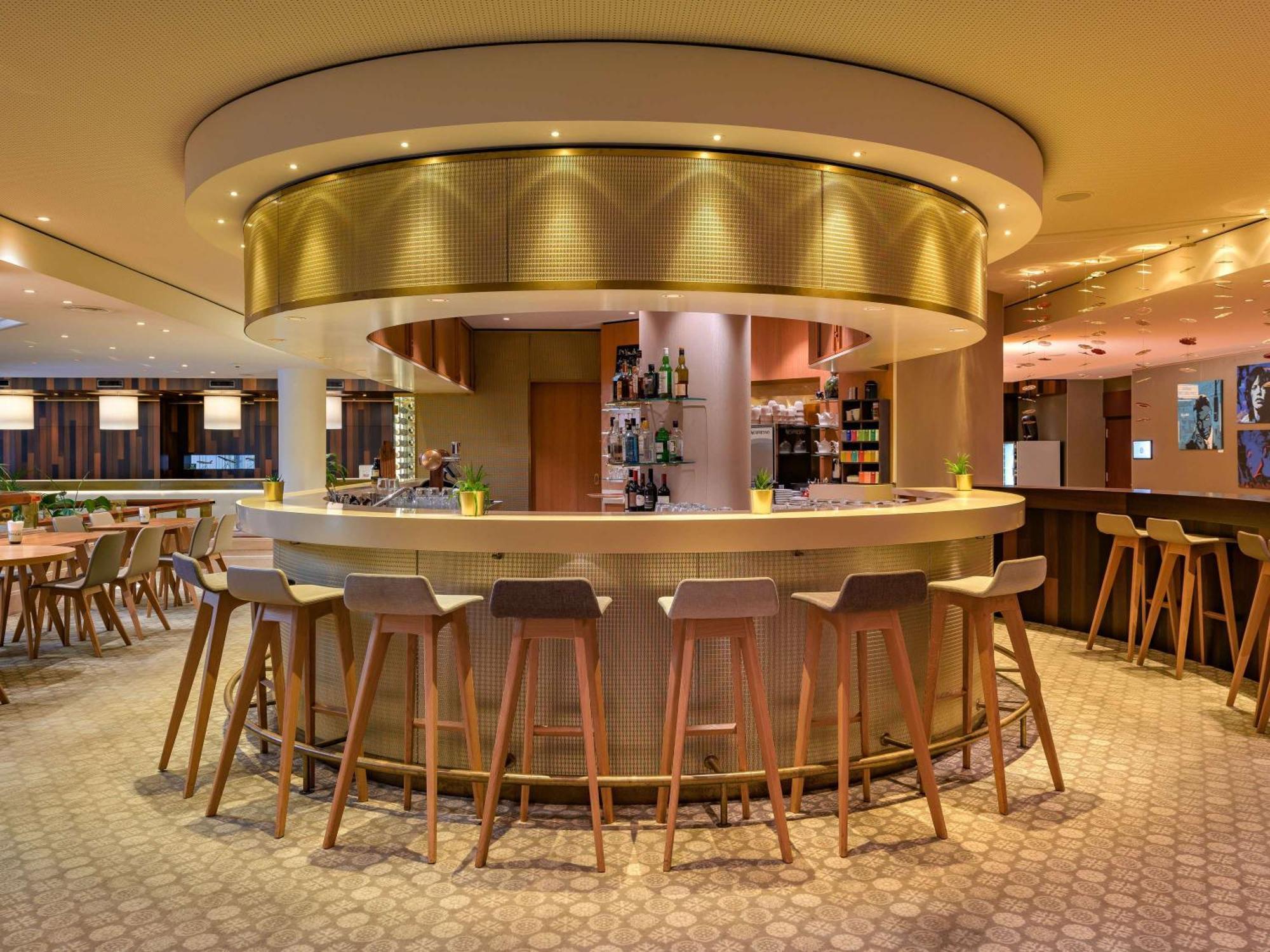 Mövenpick Hotel&Casino Geneva Meyrin Esterno foto